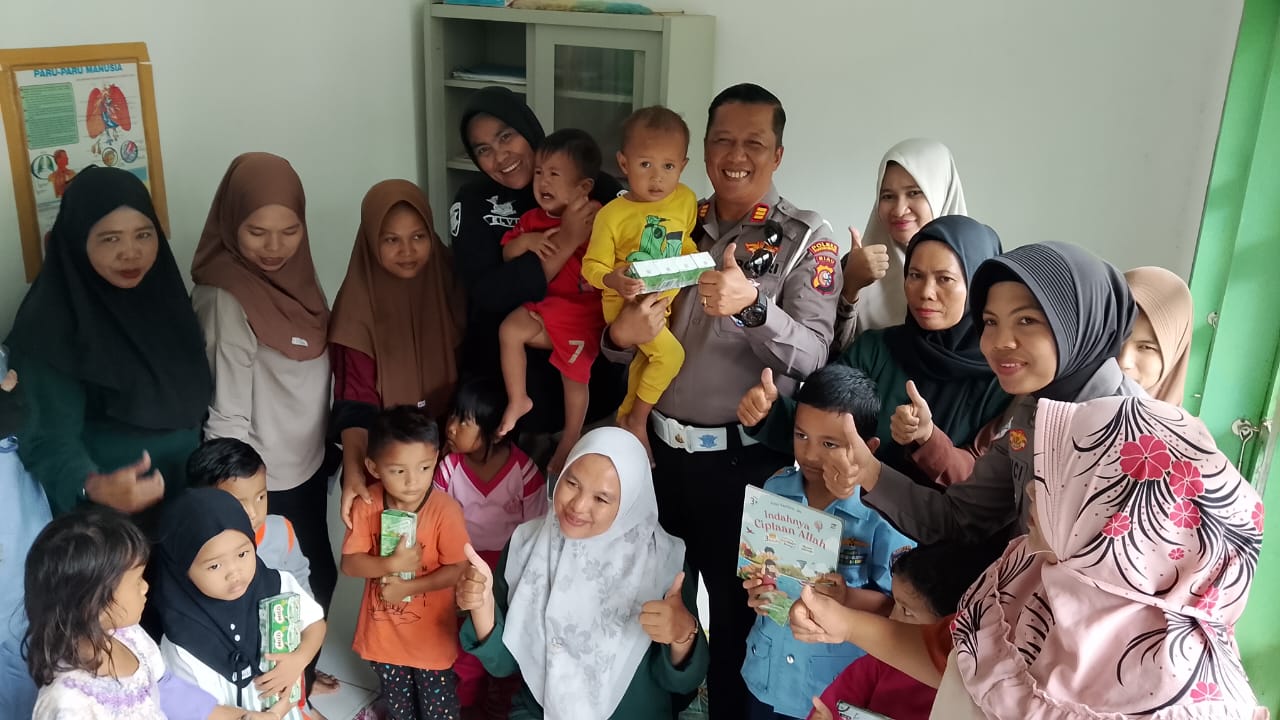 Satlantas Polres Kuansing Ajak Anak Gemar Membaca Lewat Jalur Pustaka Keliling