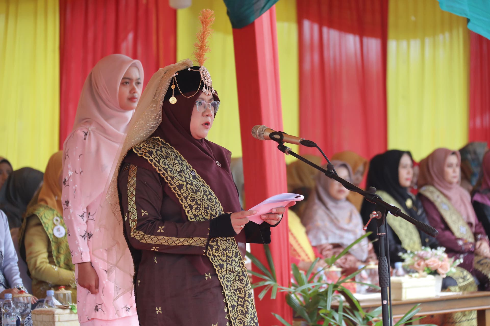 Anggun Bak Permaisuri, Afni Zulkifli Pimpin Upacara HUT Siak, Sampaikan Pesan Kesetiaan Pada NKRI