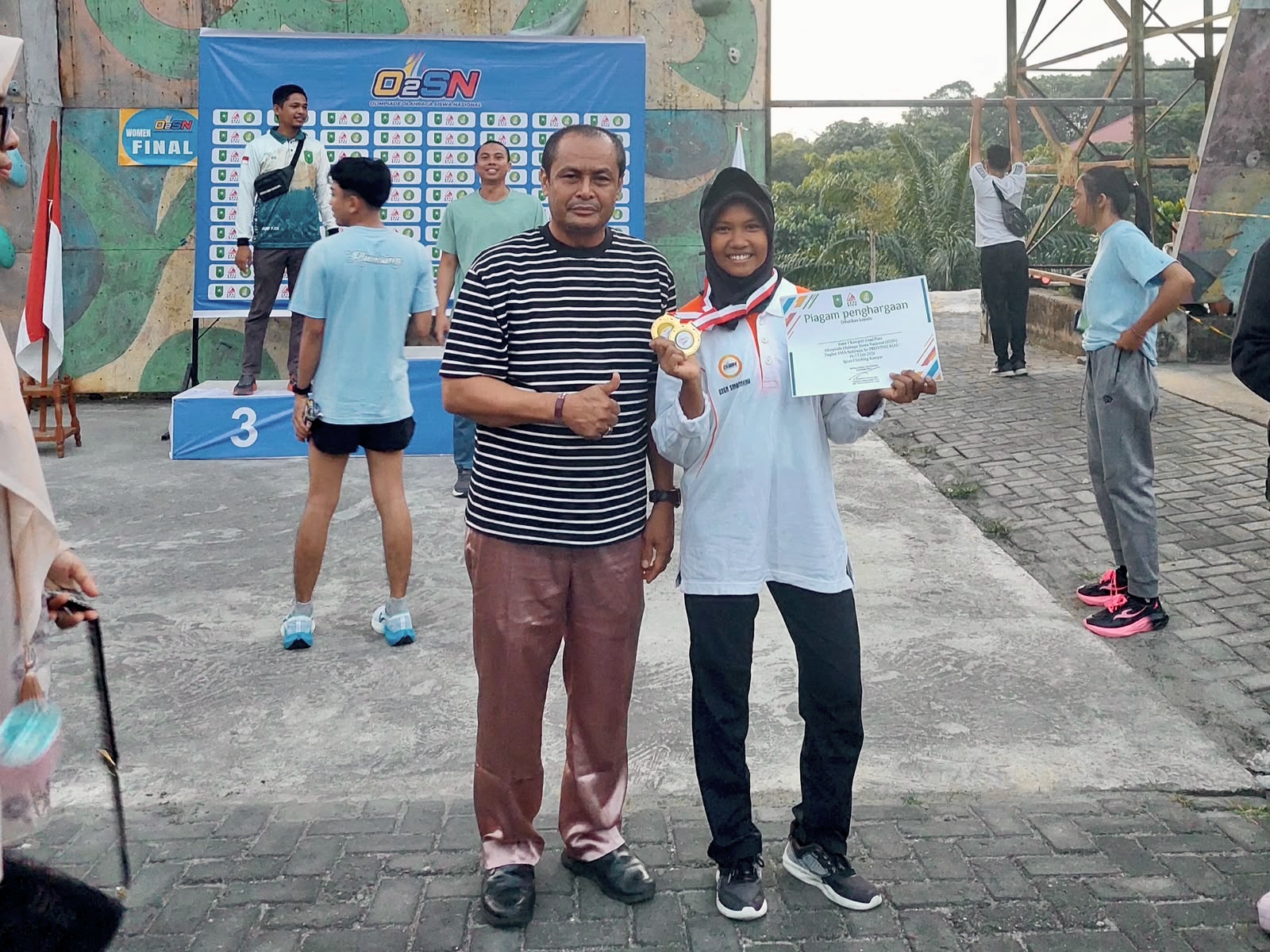 Dinda Nafila Bawa Kampar Raih Emas Panjat Tebing O2SN, Wakili Riau di Tingkat Nasional