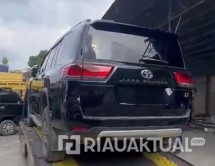 KPK Temukan Land Cruiser Diduga Barang Suap Bupati Kuansing, Disembunyikan di Gudang