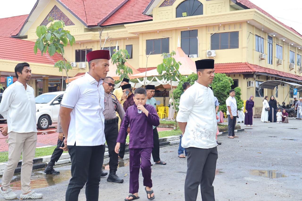 Salat Idul Adha di Mapolres Bengkalis Tetap Terlaksana Meski Diguyur Hujan