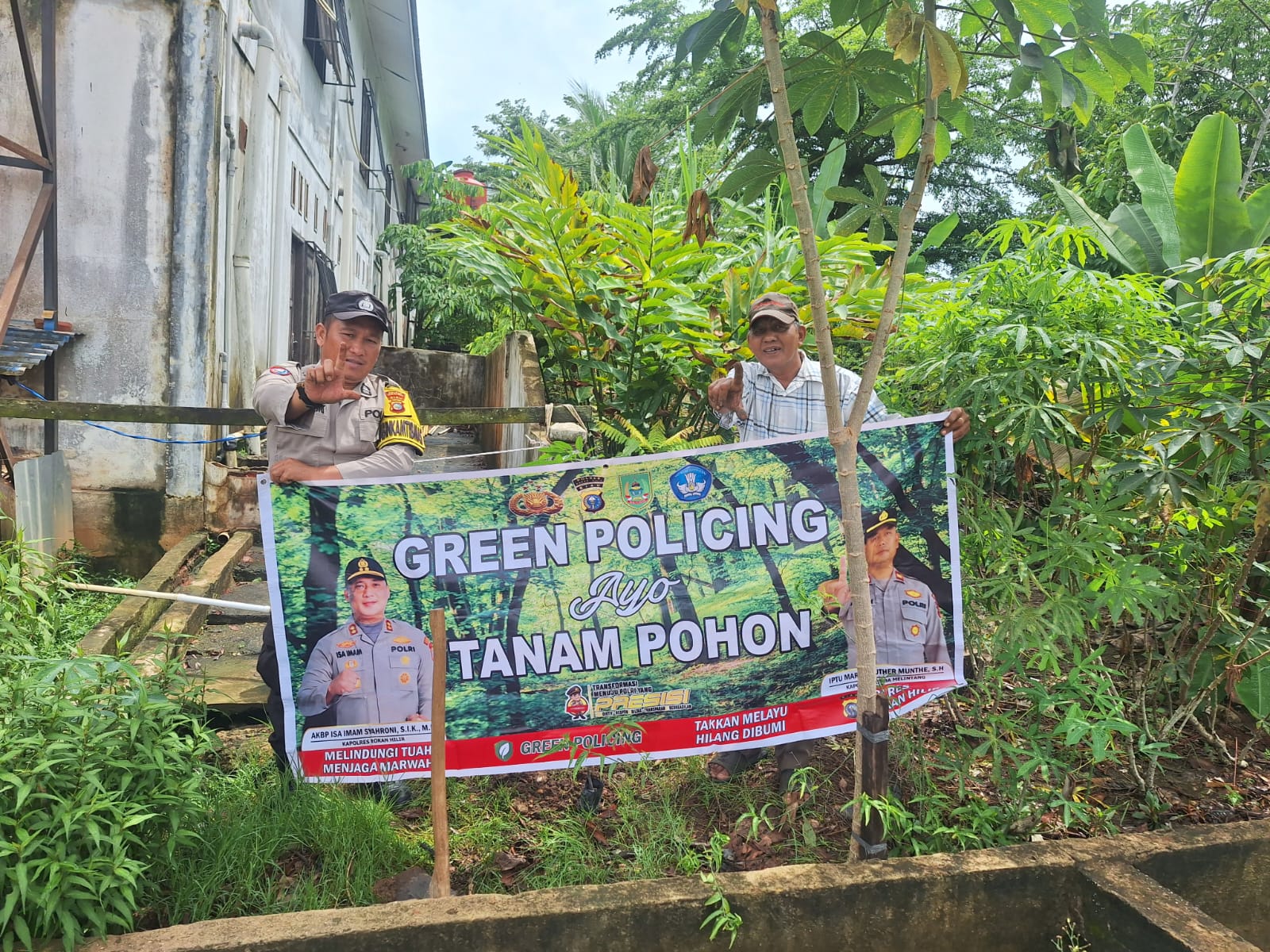 Green Policing, Polsek Rimba Melintang Tanam Pohon Durian dan Mahoni di Permukiman Warga Rohil