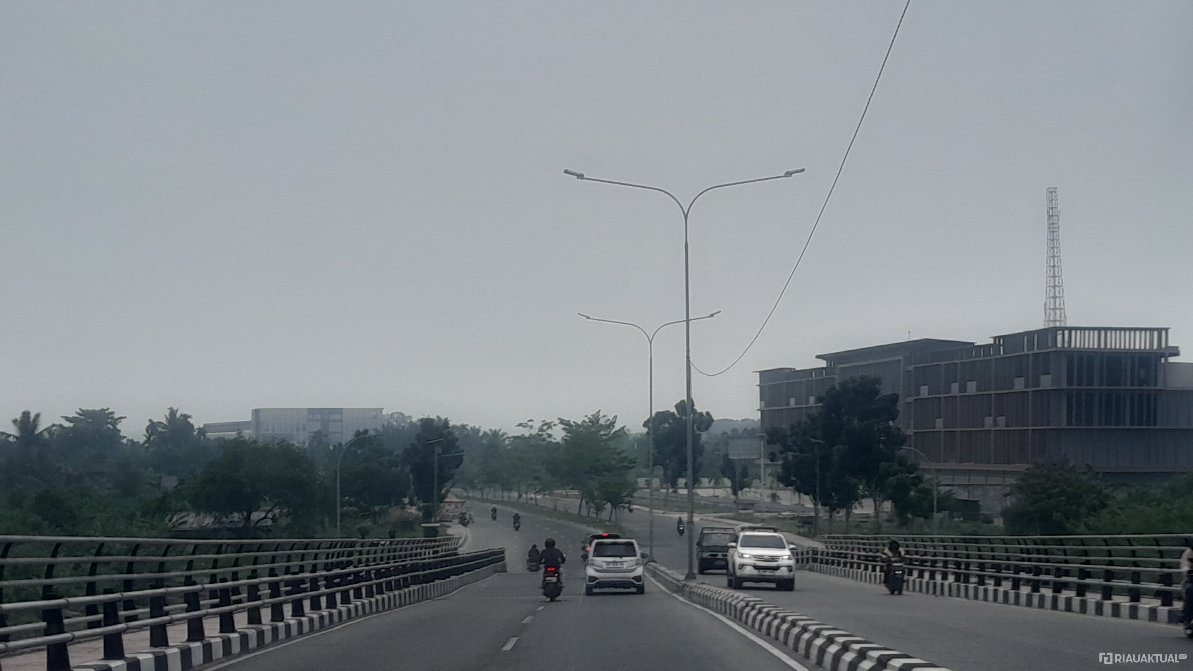 Kabut Asap Masih Selimuti Pekanbaru, Kualitas Udara Bertahan di Level Tak Sehat 