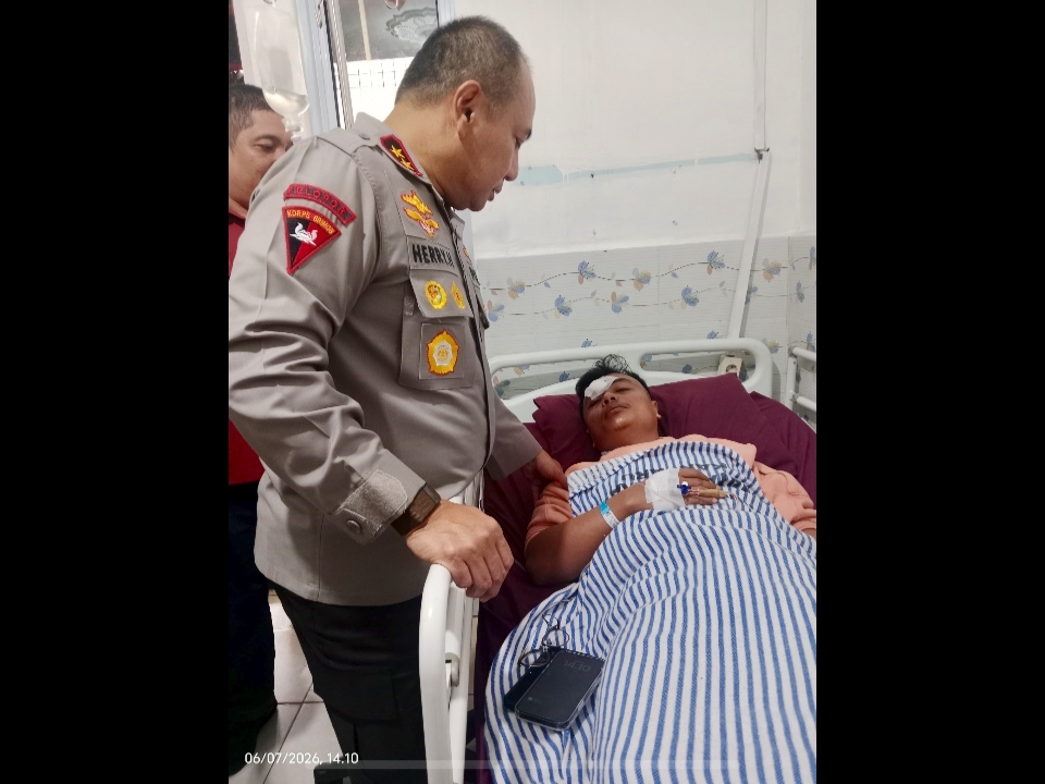 Jenguk Sekretaris PMII Riau yang Diduga Korban Pengeroyokan, Kapolda: Kasus Diusut Tuntas