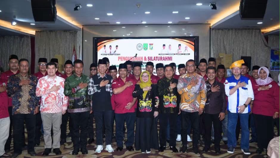 Bupati Kampar Lantik Pengurus KBKK Kota Batam Masa Bakti 2026-2031