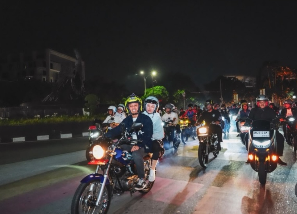 Sukses Digelar, Wako Agung Bersama Ribuan Rider Susuri Kota Pekanbaru di Ajang Night Ride