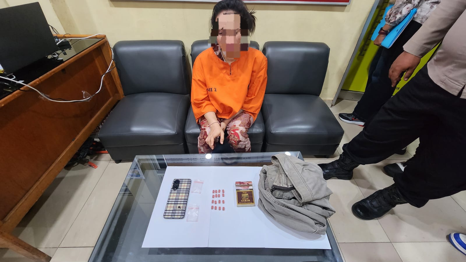 Perempuan di Dumai Ditangkap Saat Tidur, Polisi Temukan 16 Pil Diduga Ekstasi