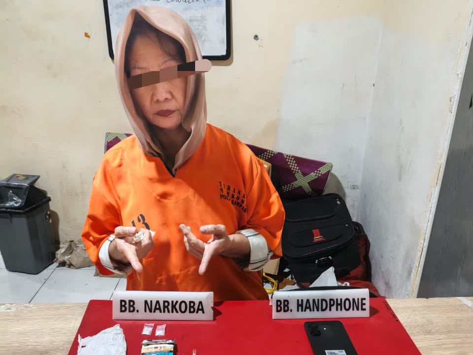 Nenek-nenek di Kampar Ditangkap Polisi karena Jualan Sabu
