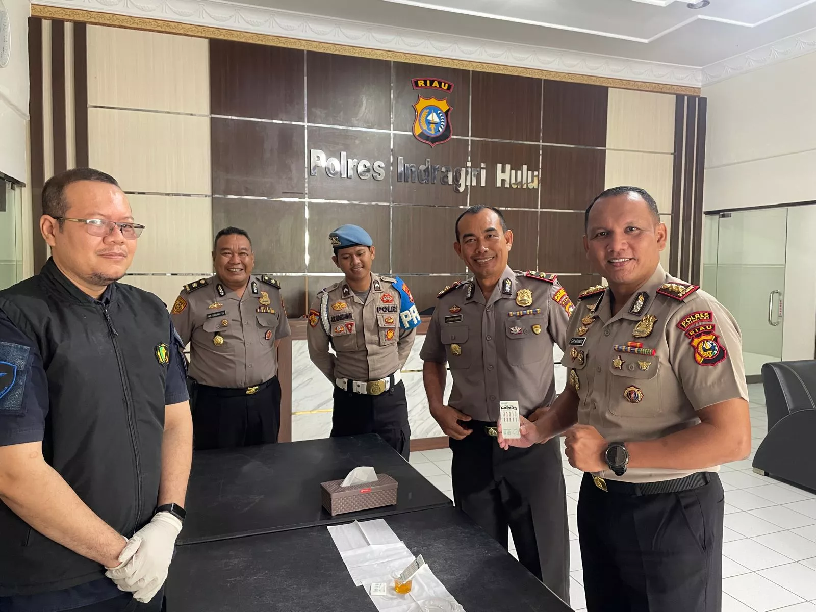 Kapolres dan Wakapolres Inhu Ikut Cek Urine, Seluruh Personel Negatif Narkoba