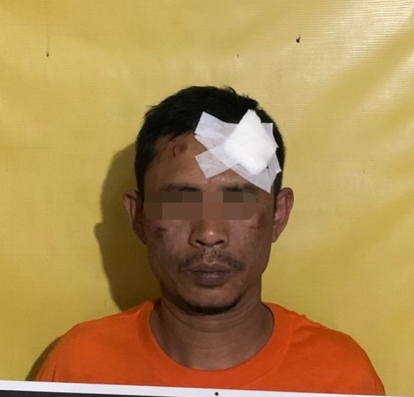 Kedapatan Gasak Motor Karyawan Outlet Siang Bolong, Pelaku Dihajar dan Ditelanjangi Warga