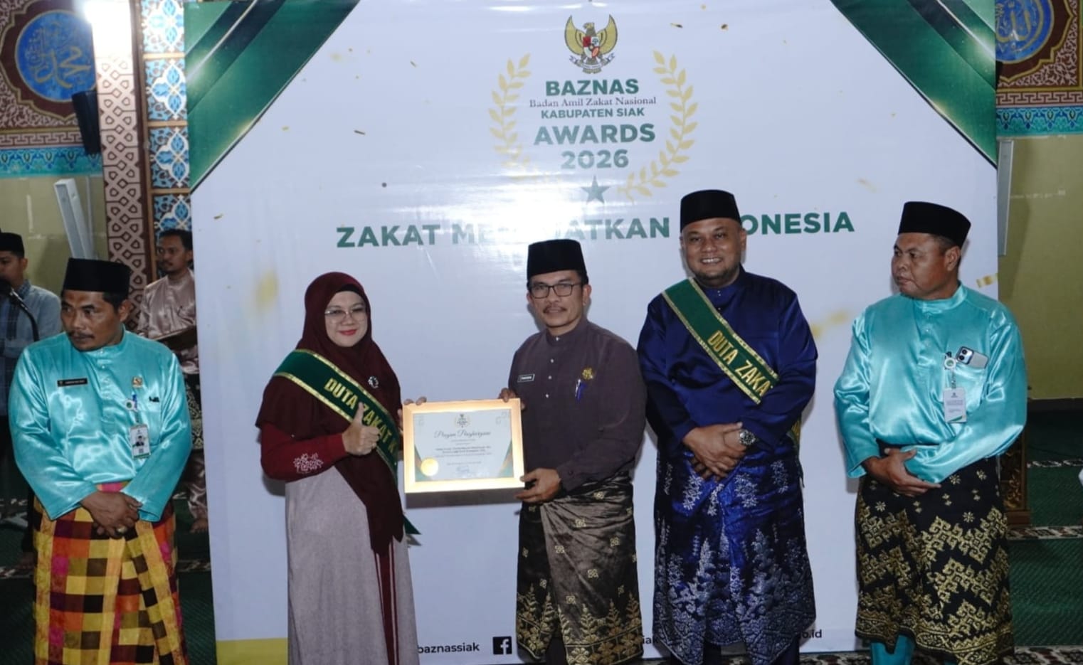 Kadisos PPPA Siak Wan Idris Terima Penghargaan Baznas