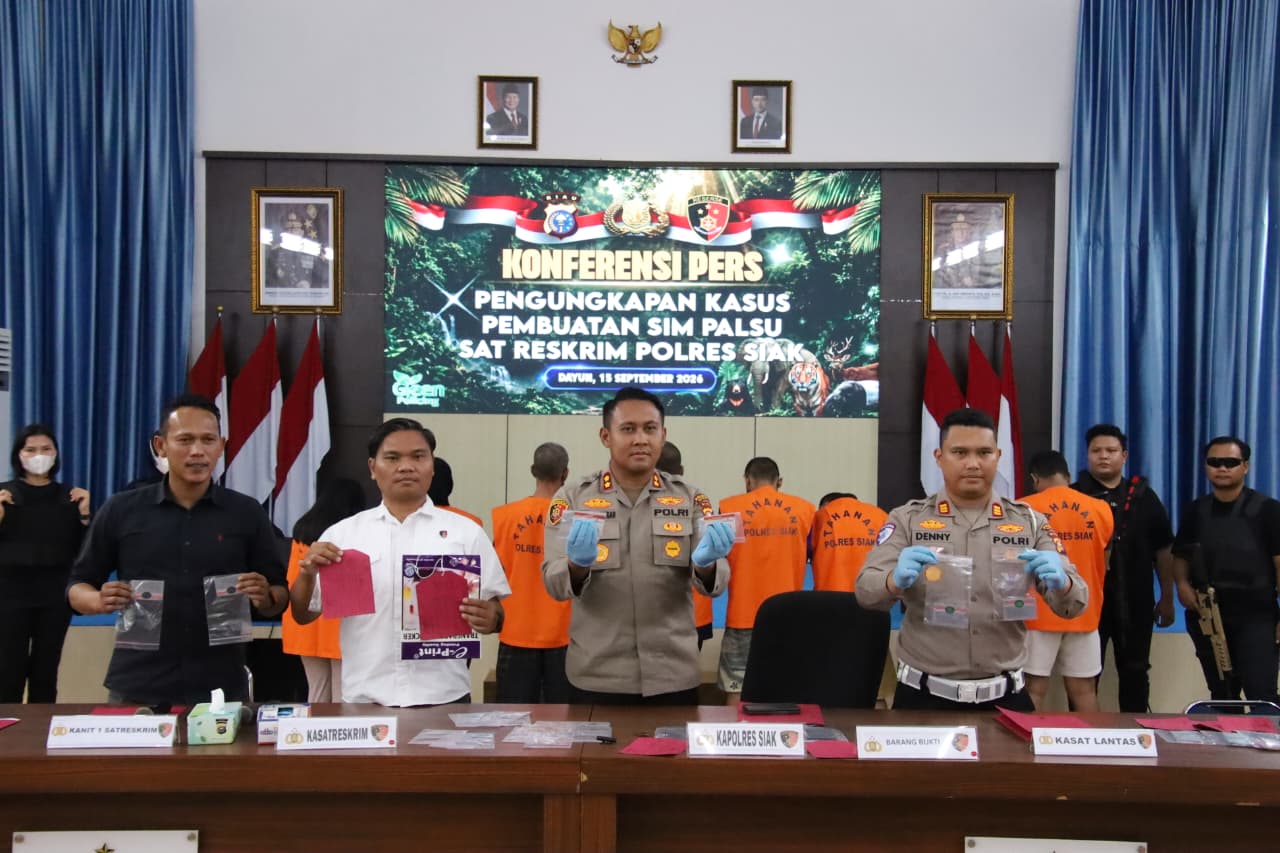 Polisi Bongkar Sindikat SIM Palsu di Siak, 8 Orang Jadi Tersangka