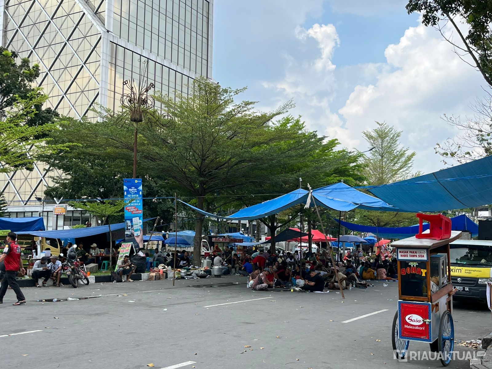 Bau tak Sedap Mulai Tercium di Sejumlah Titik Aksi Unjuk Rasa Penolakan Relokasi