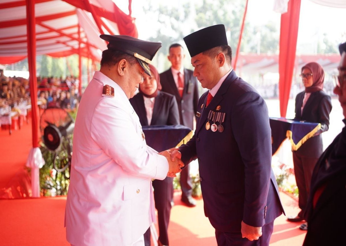 Mengabdi Puluhan Tahun, ASN Pemprov Riau Terima Tanda Kehormatan
