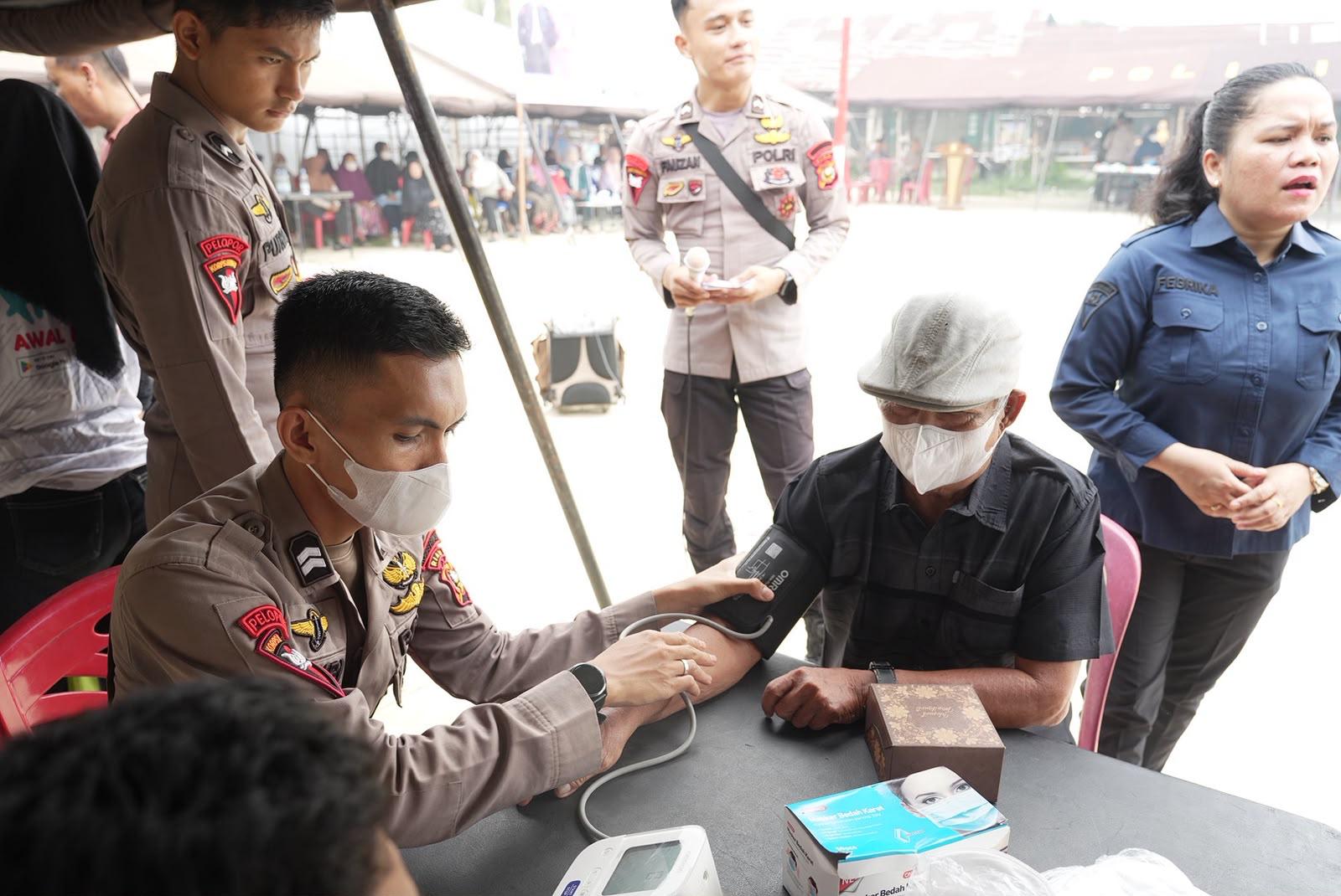 HUT ke-81 Brimob, Brimob Riau Gelar Pengobatan Gratis untuk Warga Kampar