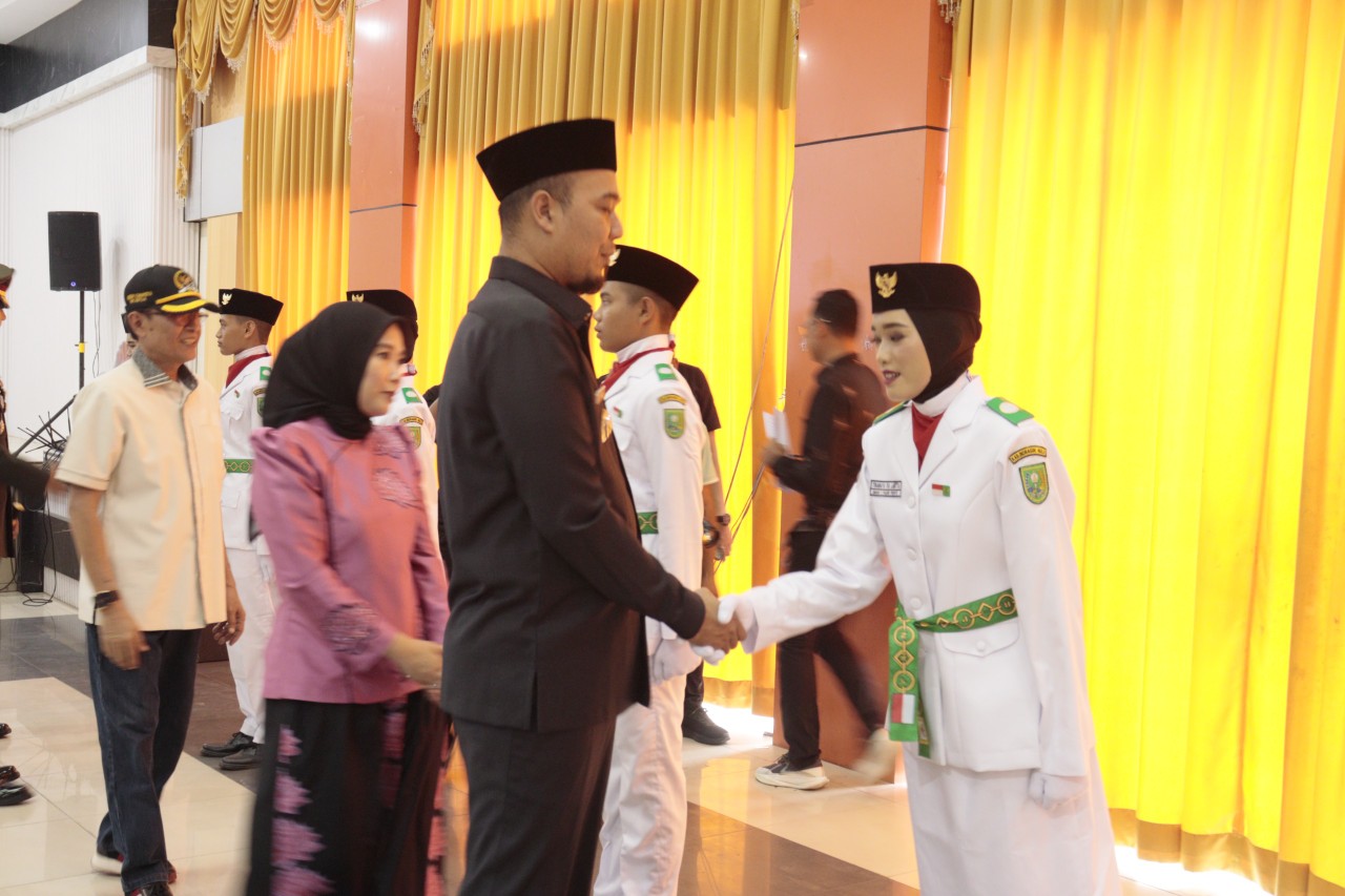Bupati Inhu Kukuhkan 27 Pelajar Jadi Paskibraka 2026, Siap Kibarkan Merah Putih