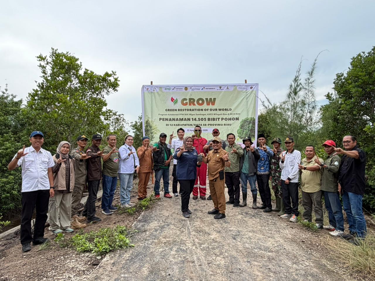 SKK Migas-PT ITA Hijaukan Pesisir Meranti dengan 1.000 Bibit Mangrove