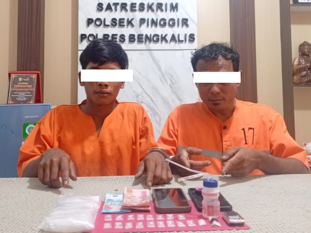 Digerebek Saat Asyik Nyabu, Dua Pria di Serai Wangi Diringkus Polisi, 19 Paket Sabu Diamankan