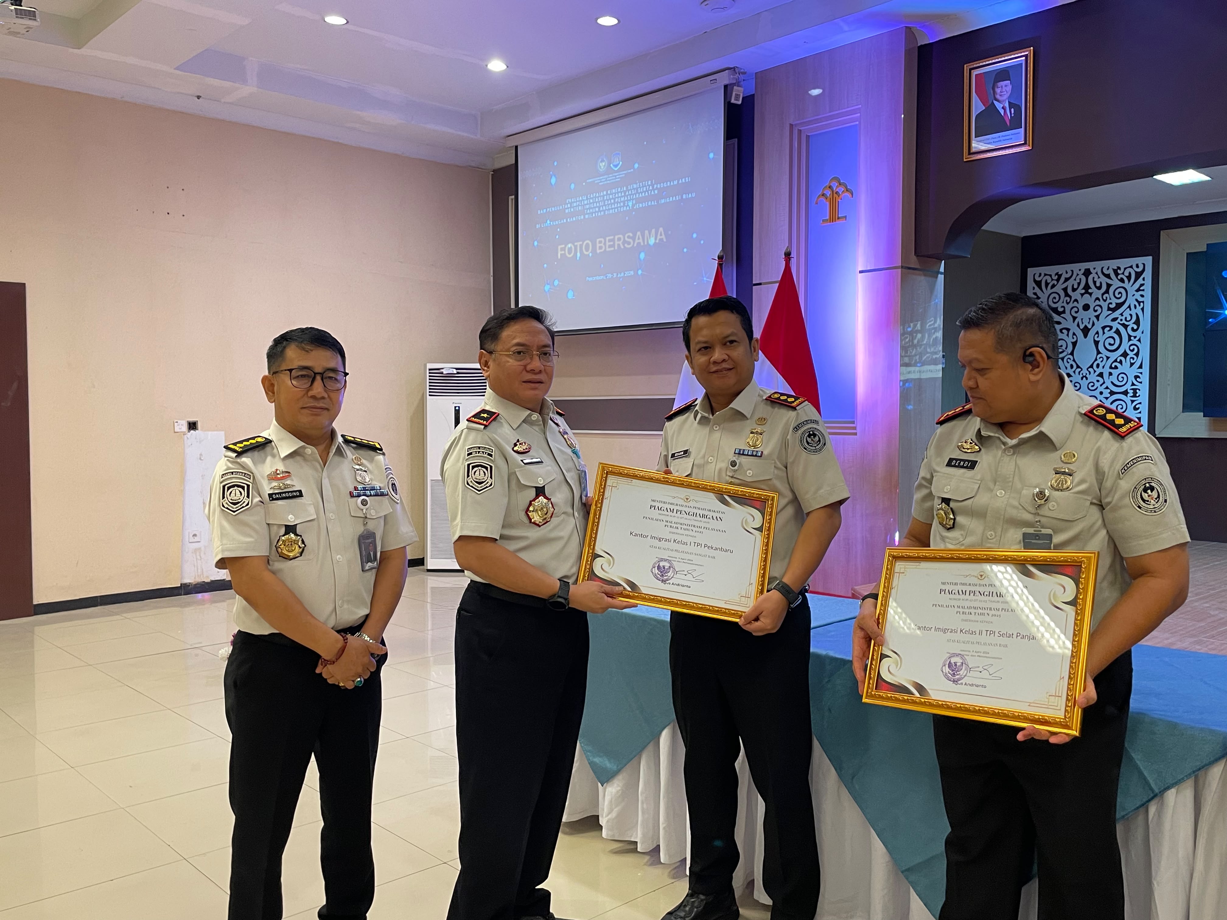 Kanim Pekanbaru Raih Dua Penghargaan Bergengsi, Pelayanan Publik dan Humas Most Popular