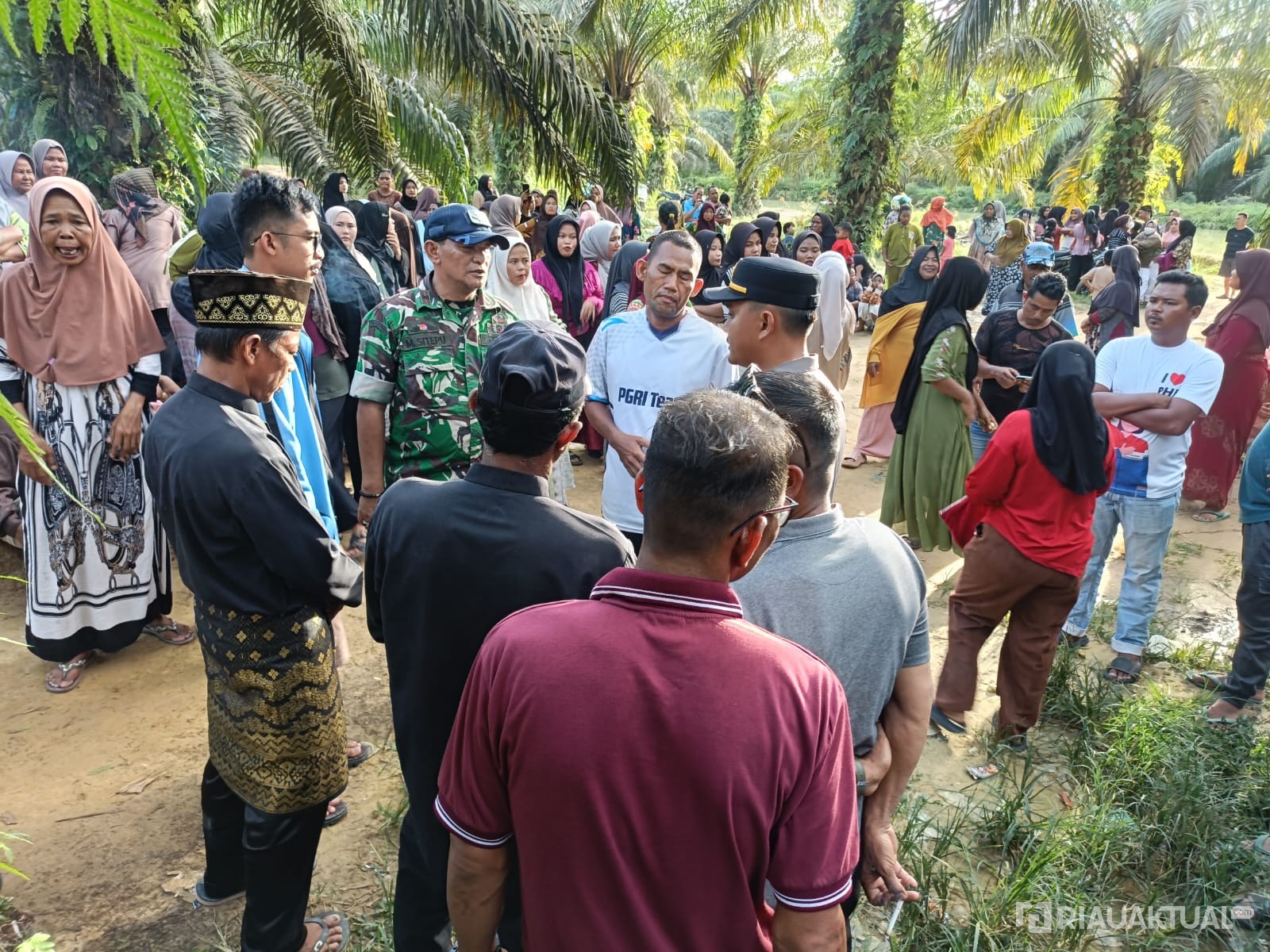 Patroli Polsek Bonai Darussalam Bersama Warga Ciptakan Situasi Kondusif Pasca Isu Narkoba