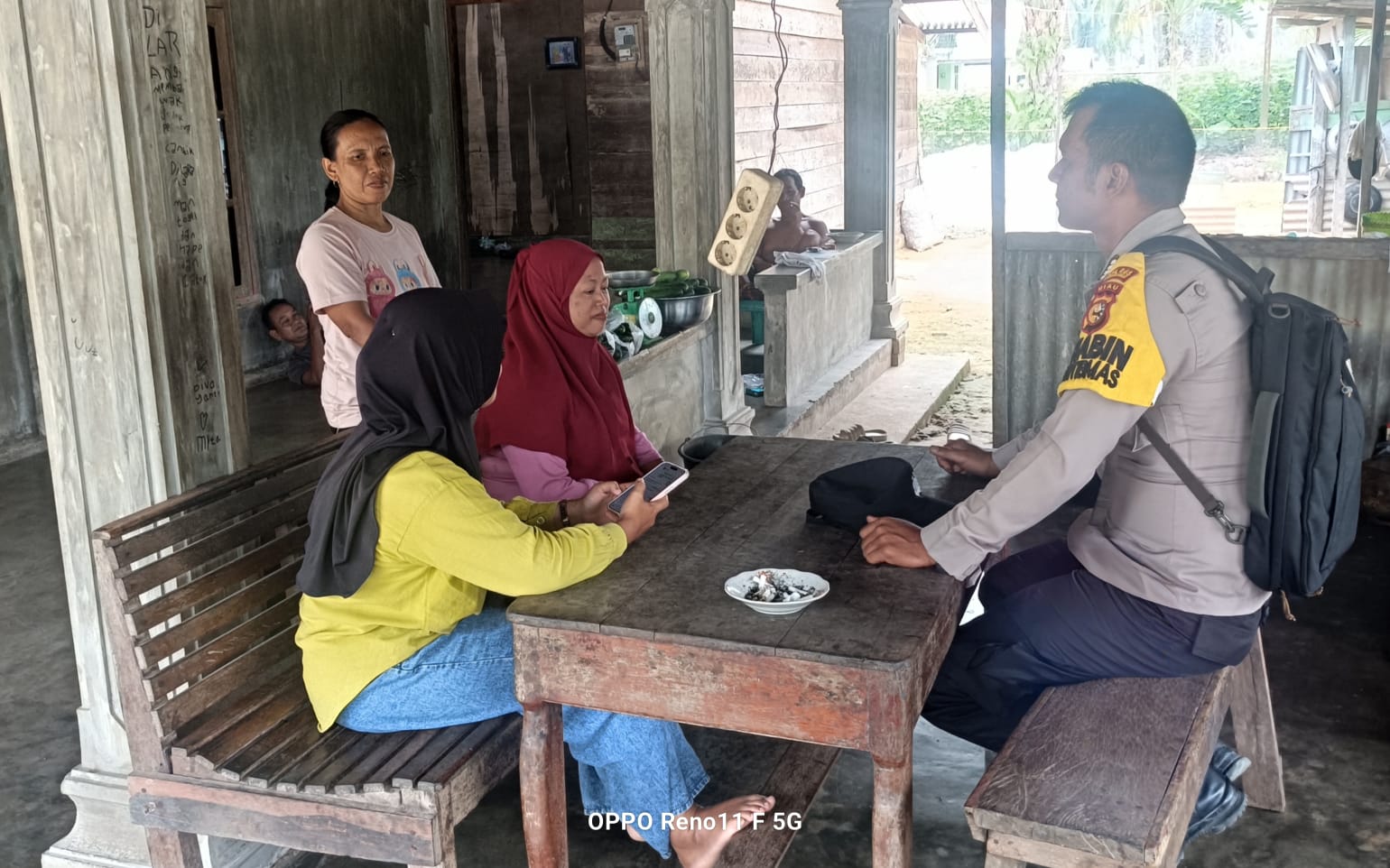 Bhabinkamtibmas Sambangi Warga Bangko Mukti, Ingatkan Bahaya Judi Online Hingga Karhutla
