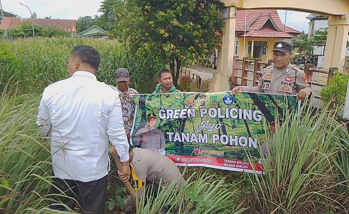 Green Policing, Polsek Rimba Melintang Tanam Pohon di Musalla Mukminun