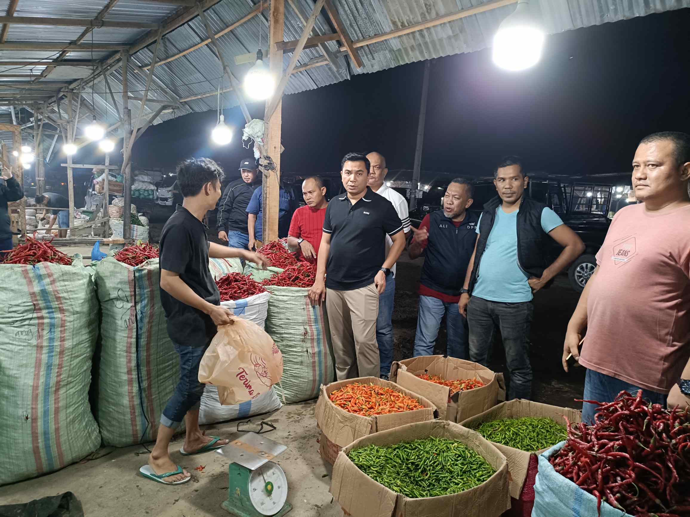 Cabai Makin Mahal, Sekda Pekanbaru Turun Langsung Cek Harga dan Pasokan di Pasar Induk