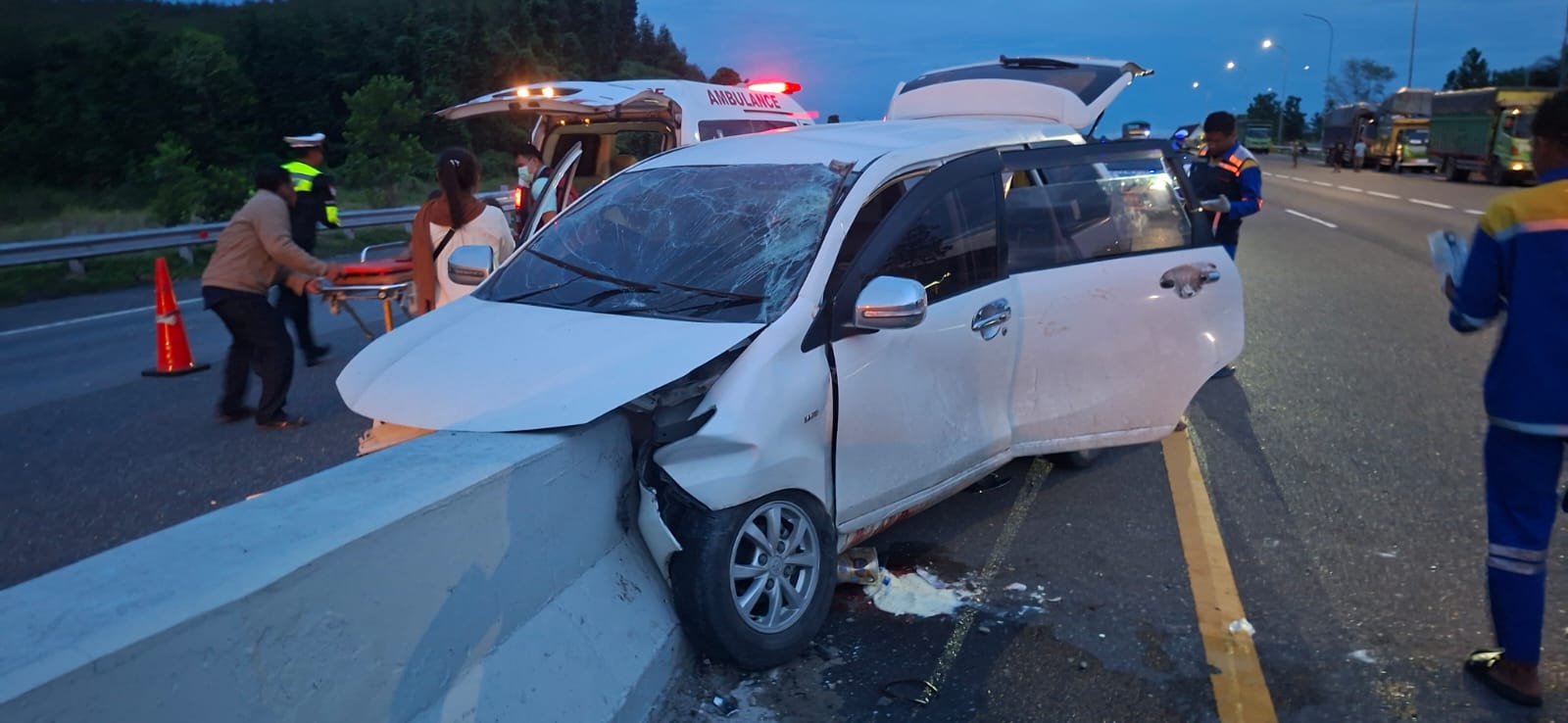 Avanza Hantam U-Turn di Tol Pekanbaru-Dumai, 2 Tewas dan 6 Luka Berat