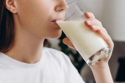 Minum Susu Bisa Bikin Badan Tinggi, Mitos Atau Fakta? Ini Penjelasannya Medisnya