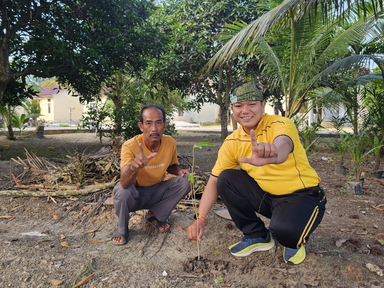 Green Policing, Polsek Rimba Melintang Tanam Lima Bibit Pohon di Pematang Sikek