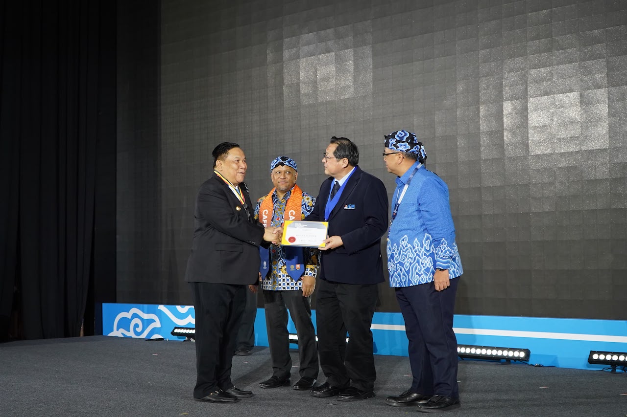 SF Hariyanto Raih Pengakuan ASEAN Engineer, Jadi Gubernur Pertama di Indonesia