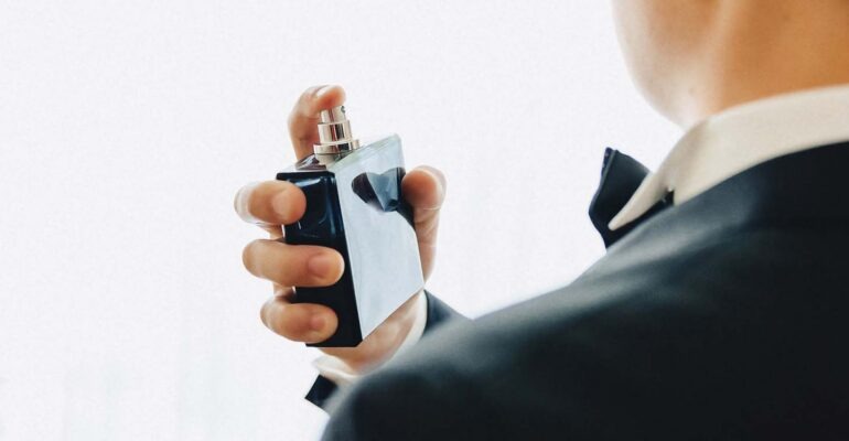 Kebiasaan Semprot Parfum di Leher Berisiko Kanker Tiroid? Ini Penjelasan Pakar IPB University