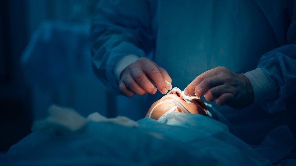 Benarkah Oplas Hidung Dapat Mengatasi Masalah Sinusitis?