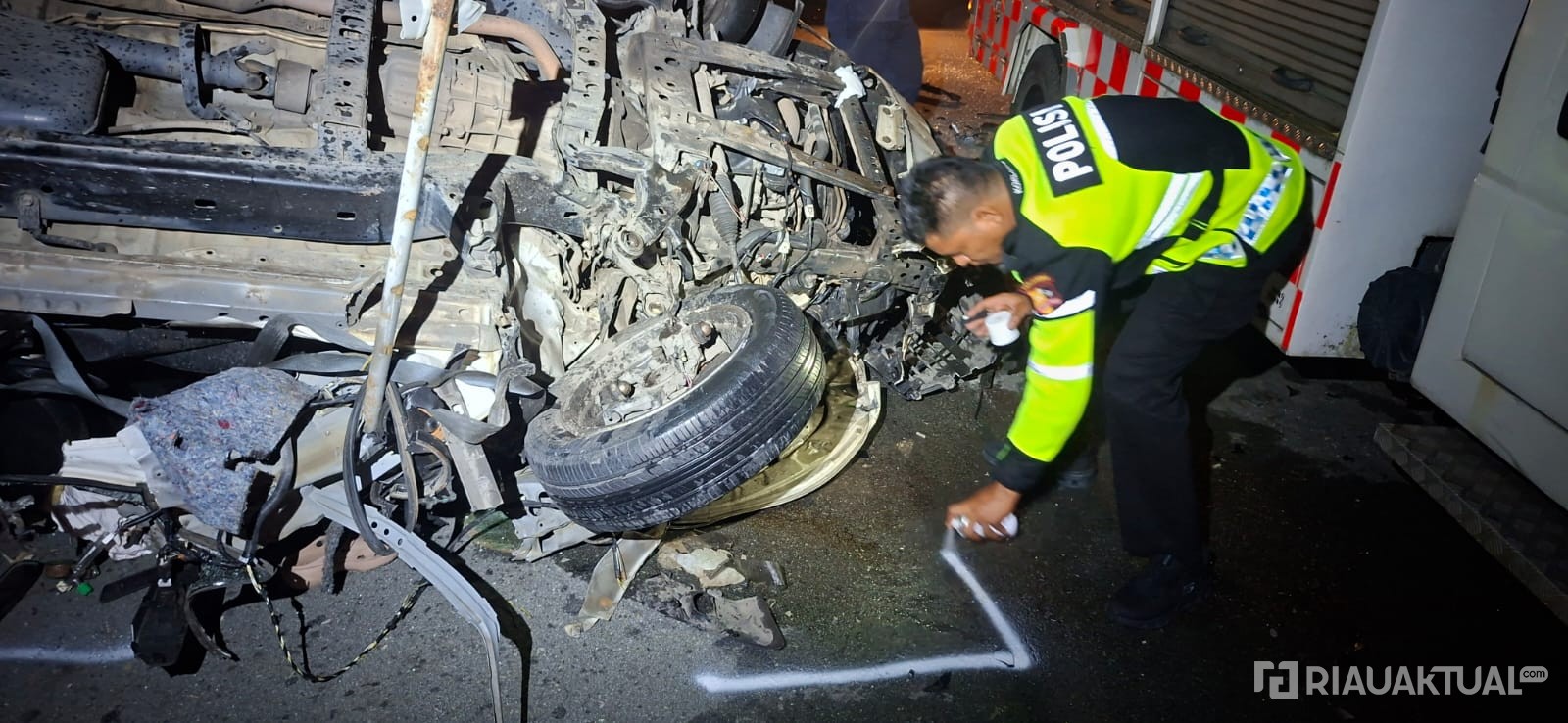 Tragis! Ambulans Hantam Truk Trailer di Tol Pekanbaru-Dumai, Tiga Orang Meninggal Dunia