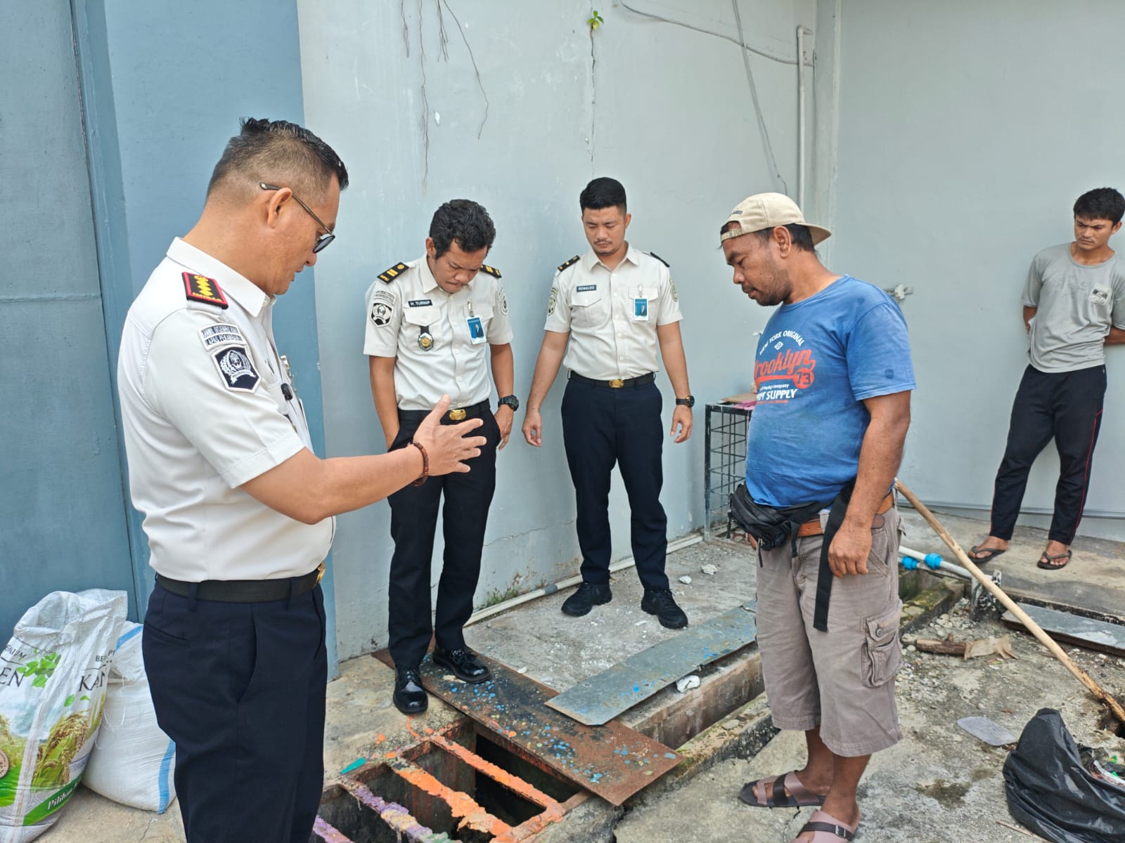 Lapas Pekanbaru Cek Limbah Septic Tank Usai Dikeluhkan Bau Tak Sedap