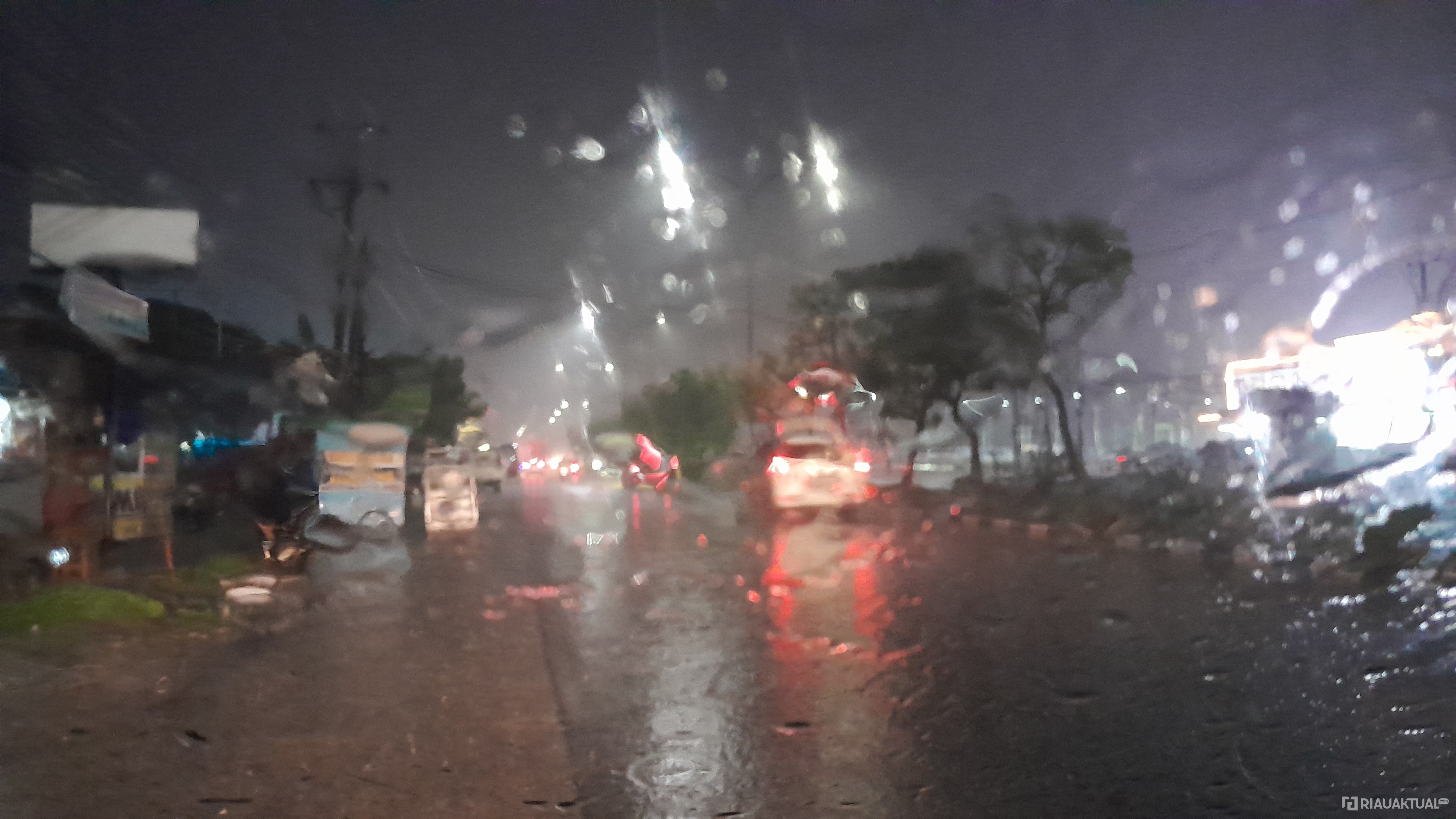 Sebagian Besar Wilayah Riau Diprediksi Hujan Malam Nanti