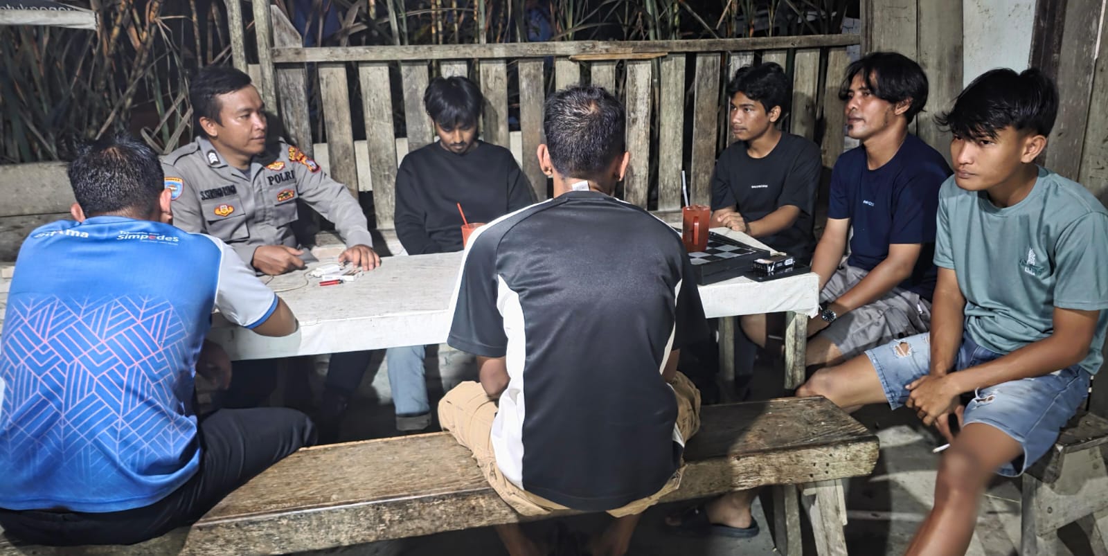 Rutin Patroli Malam, Polisi di Rohil Ajak Warga Aktifkan Kembali Satkamling