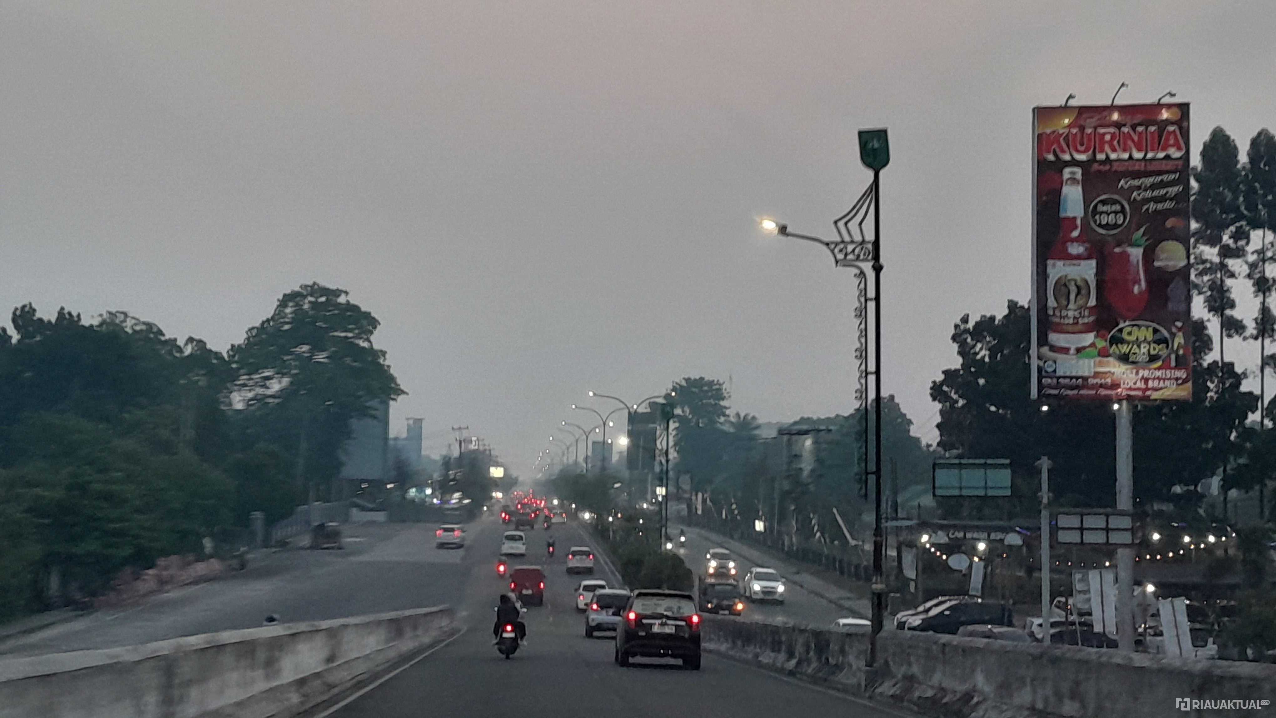 Kabut Asap Pekanbaru Kamis Malam Makin Pekat, Kualitas Udara di Level Berbahaya