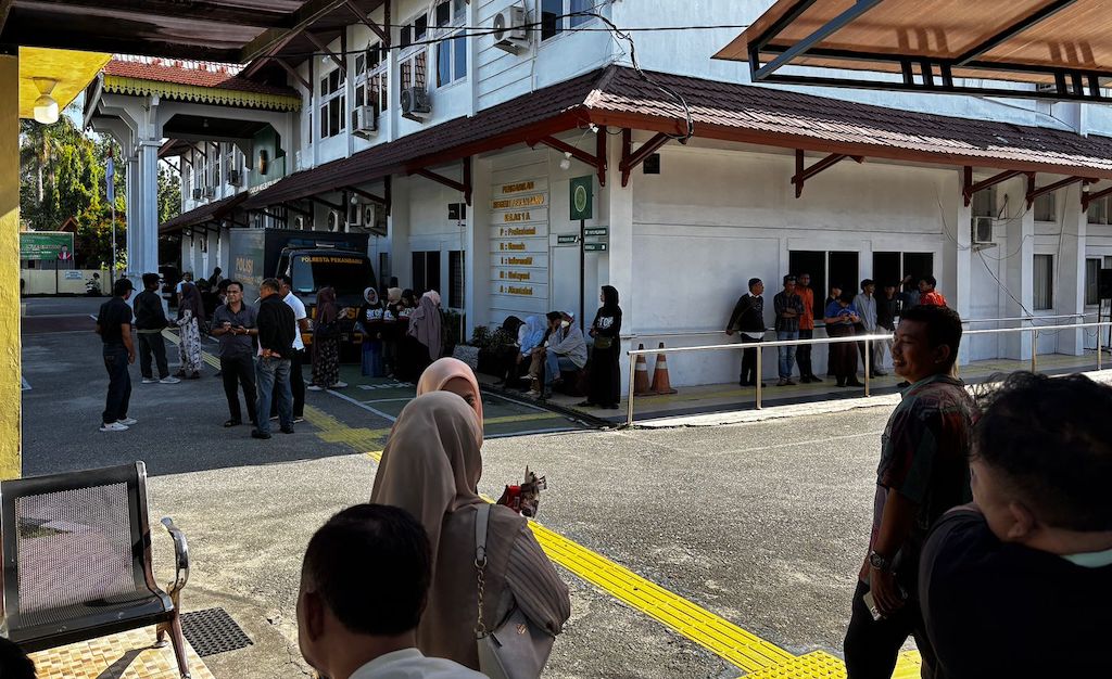 Jelang Sidang Abdul Wahid, Pengadilan Negeri Pekanbaru Dipadati Pengunjung