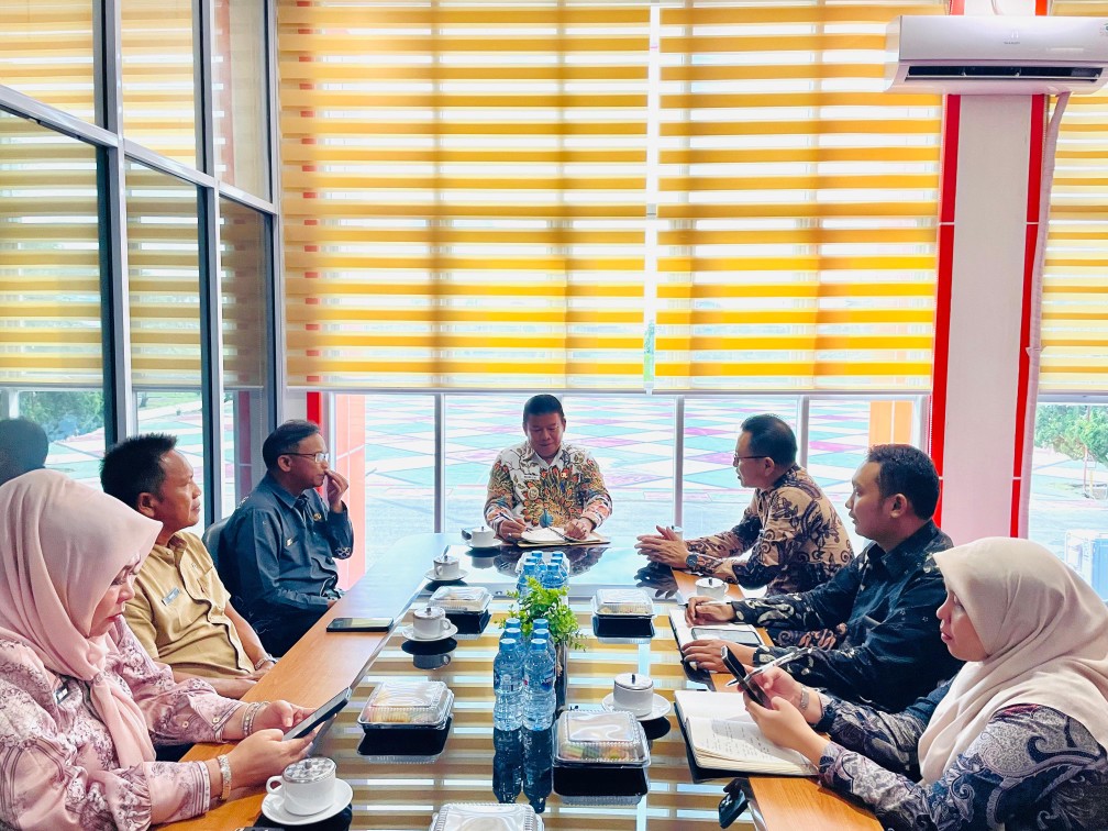 Wabup Inhu Bahas Percepatan Pembangunan Bersama Kakanwil DJPb Riau