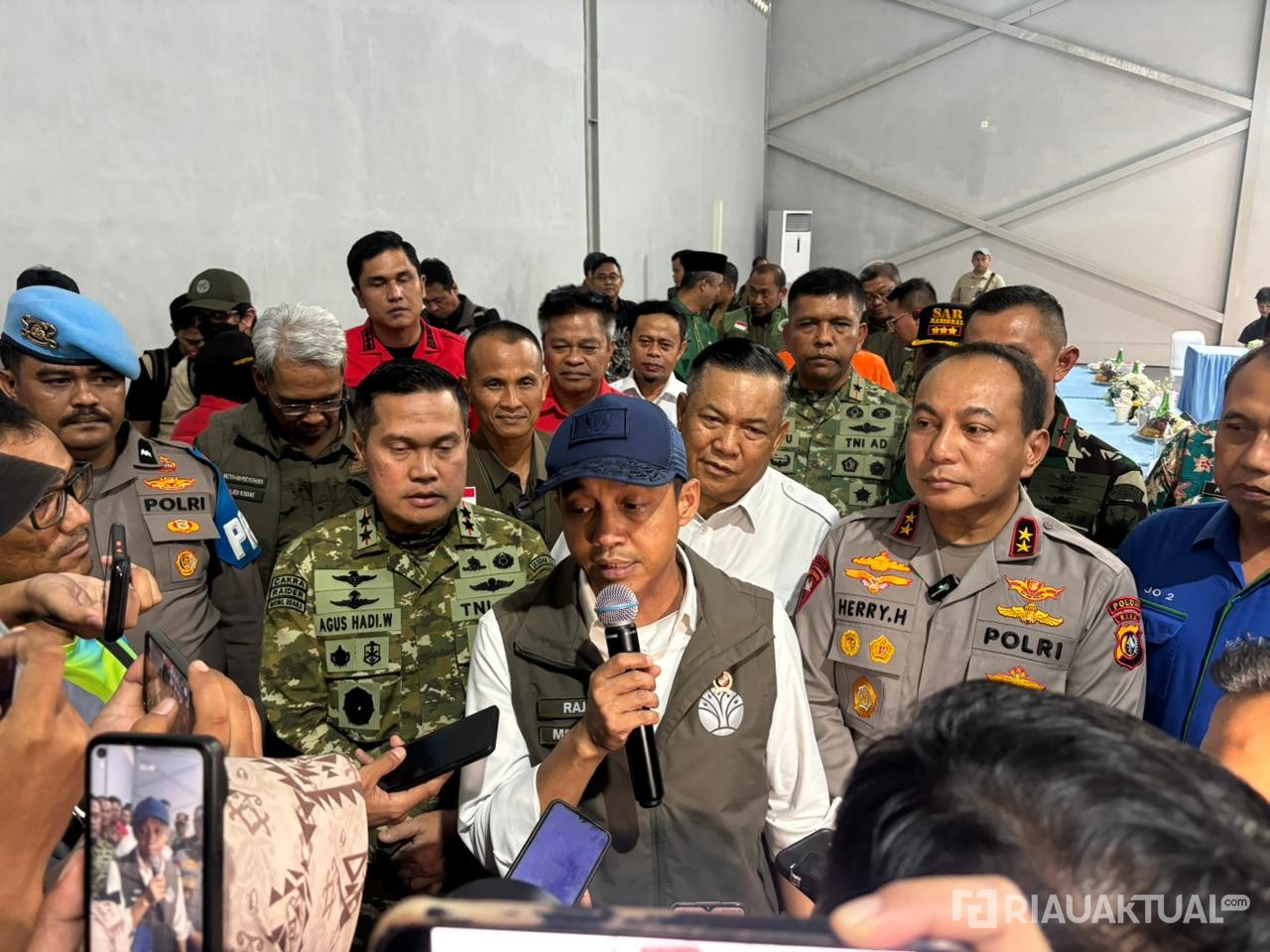 Bawa Pesan Prabowo, Menhut Cek Karhutla Riau: Api Padam, Tapi Bara Gambut Masih Ada