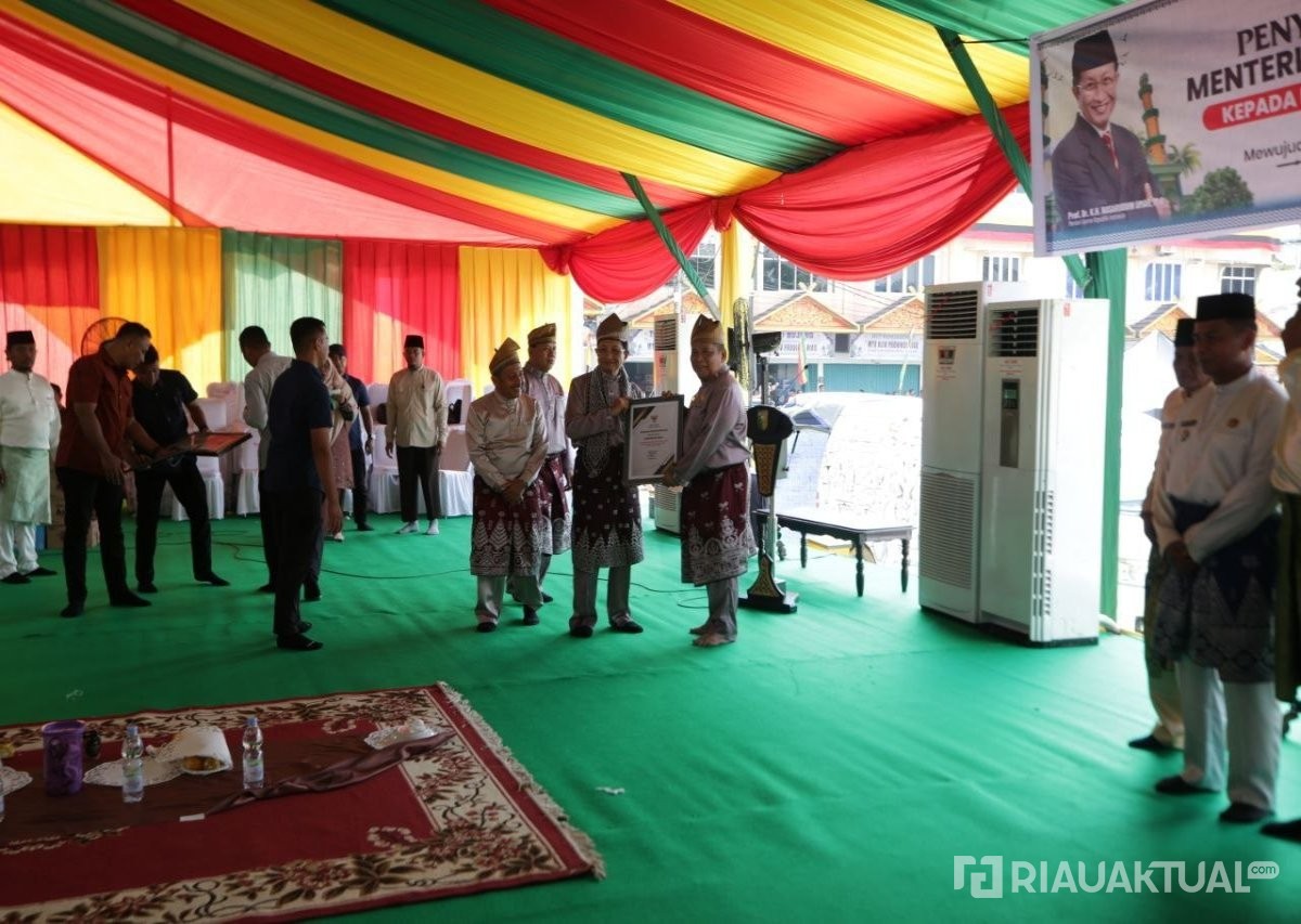 Keberhasilan Program Masjid Ramah Pemudik, Pemprov Riau Terima Penghargaan Menag RI