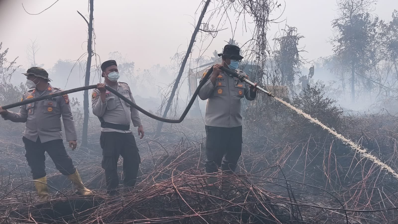 Kapolres Kampar Pimpin 123 Personel Tangani Karhutla Rimbo Panjang