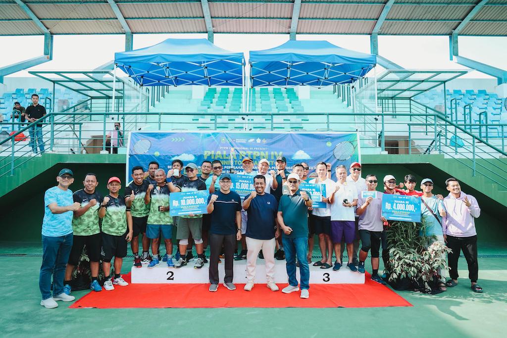 Turnamen Tenis Piala PTPN IV 2026 Berakhir, Kadisnaker Riau Tutup Ajang