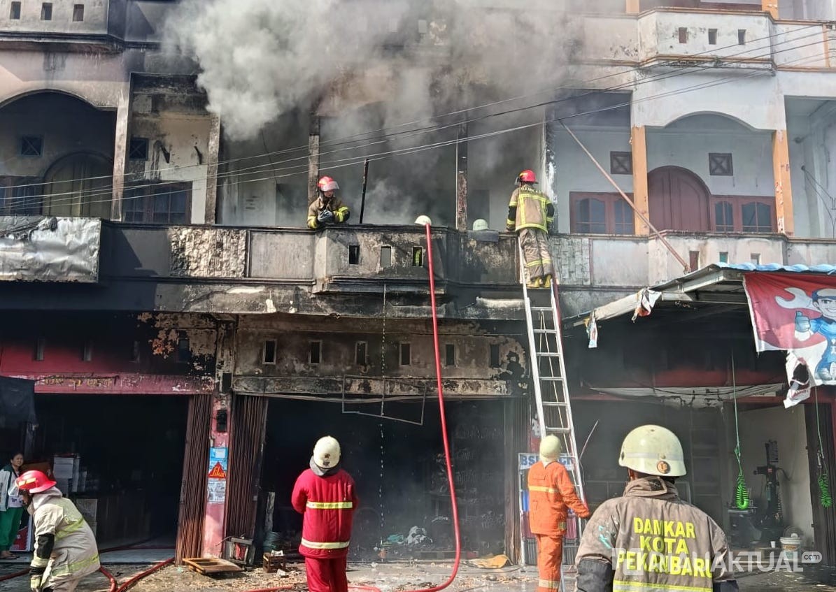 Ruko di Jalan Jenderal Pekanbaru Terbakar, Dua Orang Alami Luka Bakar 