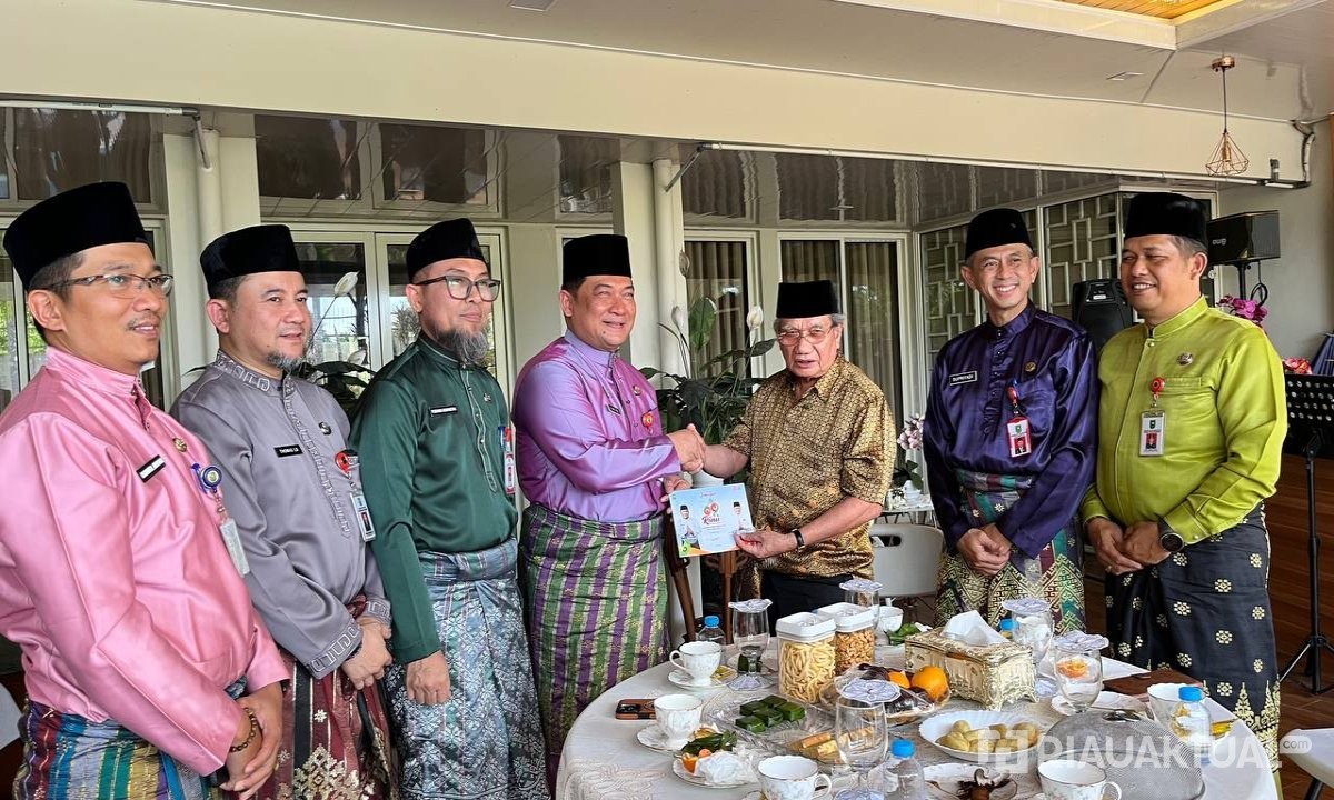 Pemprov Riau Anjangsana ke Rumah Mantan Gubri Mambang Mit