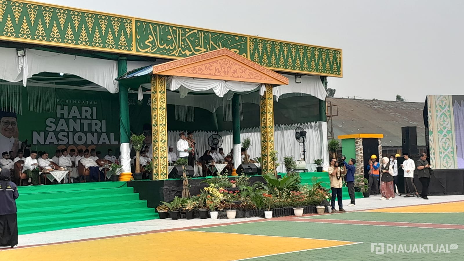 Pimpin Upacara Hari Santri Nasional di Pekanbaru, Gus Muhaimin: Santri Harus Jadi Motor Persatuan dan Pemimpin Masa Depan