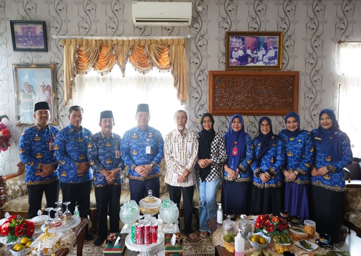 Pemprov Riau Anjangsana ke Rumah Mantan Gubernur Syamsuar