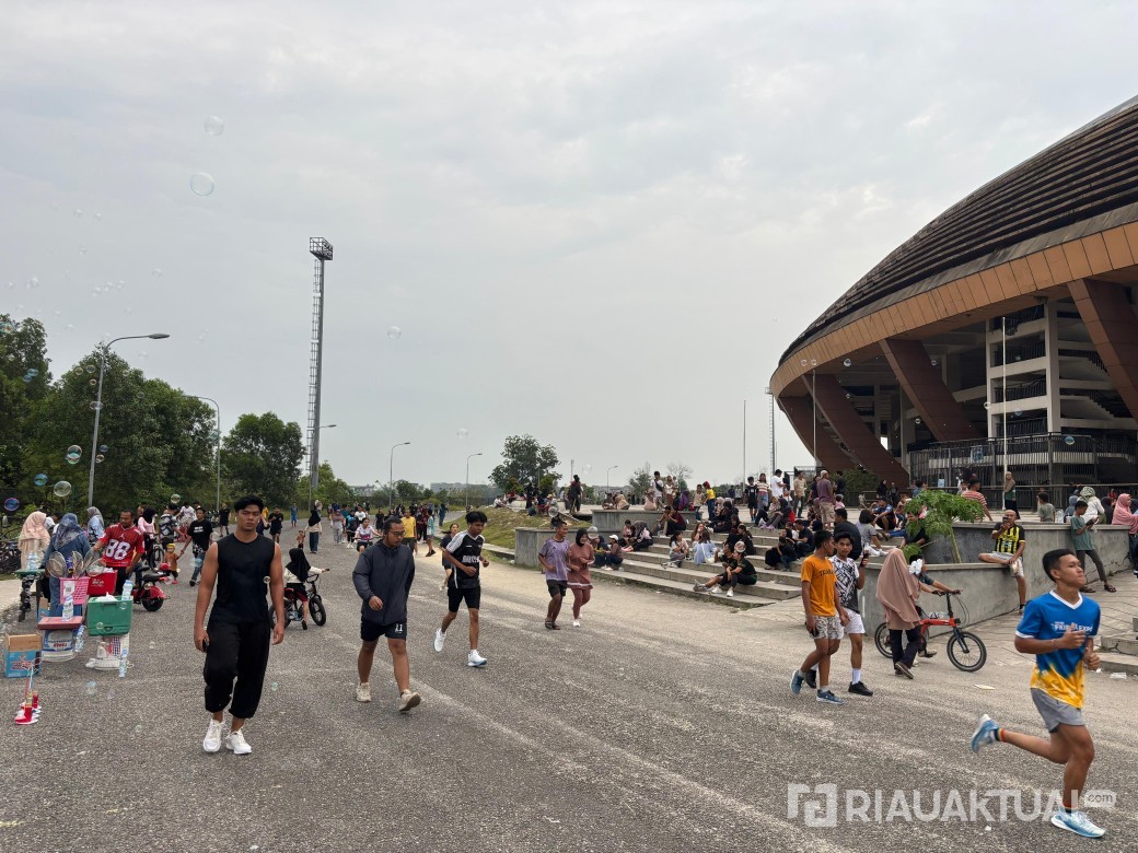 Akhir Pekan, Stadion Utama Riau Jadi Pilihan Warga Berolahraga dan Rekreasi
