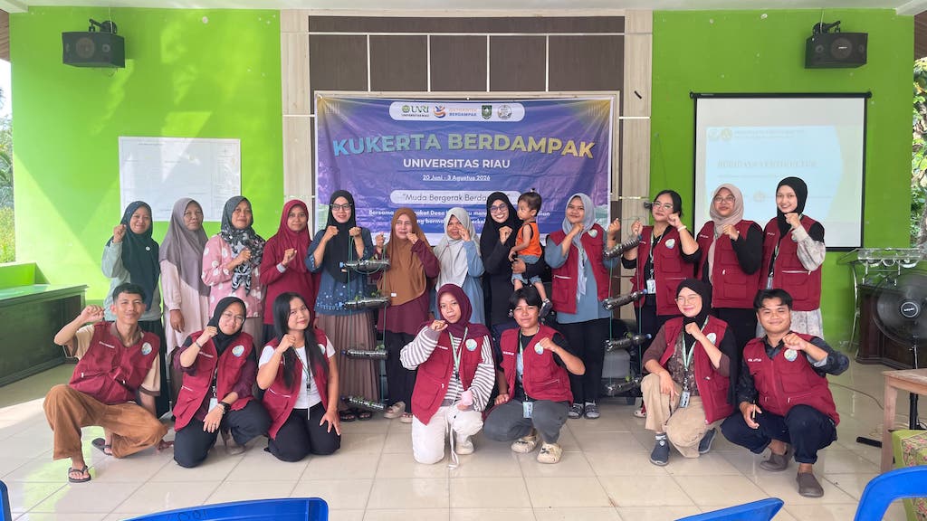 Mahasiswa Kukerta Universitas Riau Kenalkan Vertikultur, Solusi Berkebun di Lahan Sempit